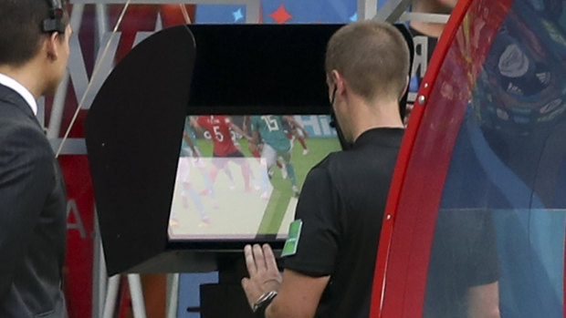 Still unclear: Referee Mark Geiger using VAR during this year's World Cup.