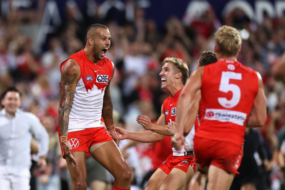 Lance Franklin celebrates his 1000th goal.