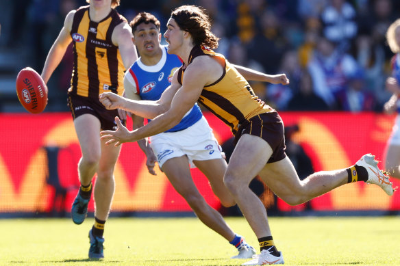 Jai Newcombe handpasses, one of his 40 possessions against the Western Bulldogs.