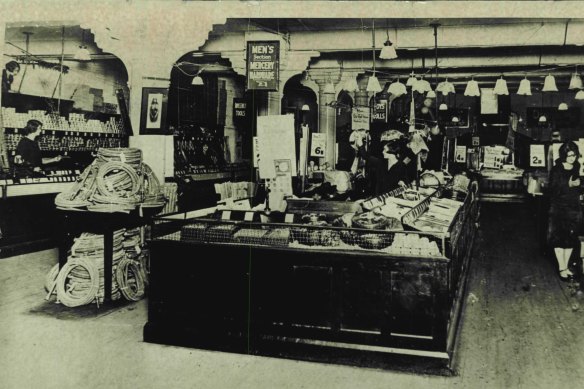 Woolworth's Bargain Basement, Imperial Arcade, December, 1924. 