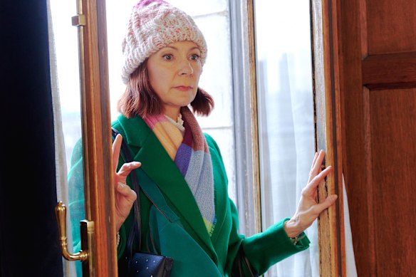 Carrie Preston in Elsbeth.