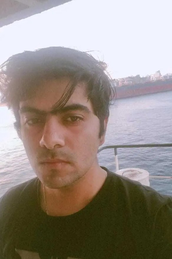 Aditya Sharma, 23 anni, a bordo del Settebello nel Golfo di Oman a giugno. Il tirocinante era tra i tre membri dell'equipaggio uccisi quando gli Stati Uniti colpirono la nave.