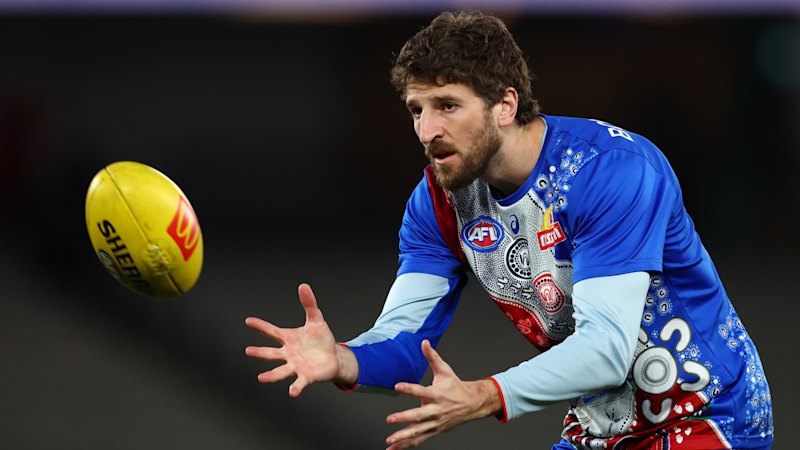 Bulldogs and Kangaroos clash at Marvel Stadium with finals places on the line