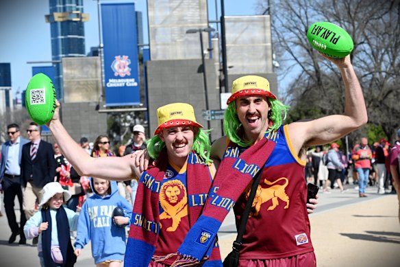 Brisbane fans Bailey and Lachlan Carter arriving at MCG.