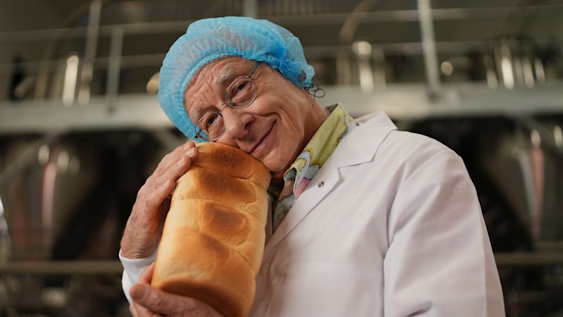 ‘I discovered things I had no idea about!’: The factory visit that surprised Dr Karl