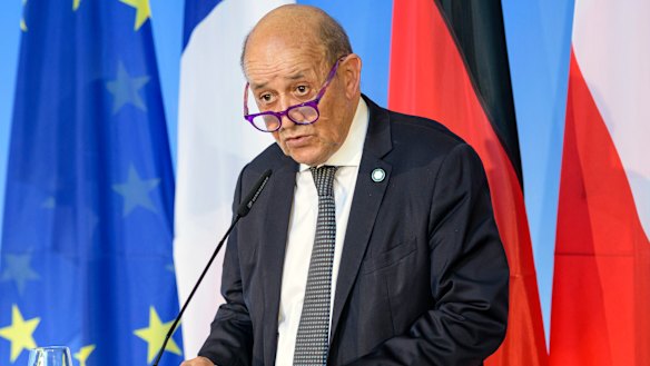 French Foreign Minister Jean-Yves Le Drian says Australia and the US have betrayed France with the submarine deal.