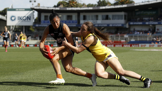 Darcy Vescio of the Blues, left, is tackled by Hannah Burchell of the Tigers during round four. 