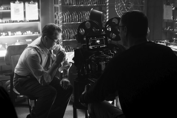 Gary Oldman portrays Herman Mankiewicz in a scene from "Mank".
