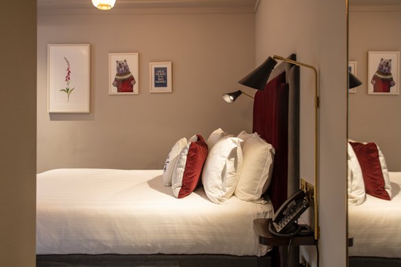 … and a “Shoebox room″⁣.