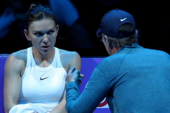 Simona Halep and coach Darren Cahill speak during the match against Pliskova.