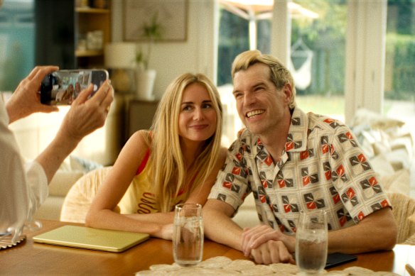 Justine Lupe as Morgan and Timothy Simons as Sasha in Nobody Wants This.