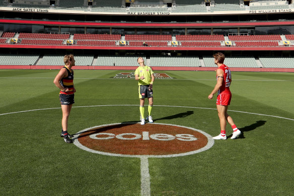 Rory Sloane of the Crows and Dane Rampe of the Swans in round 1 of the 2020 AFL season.