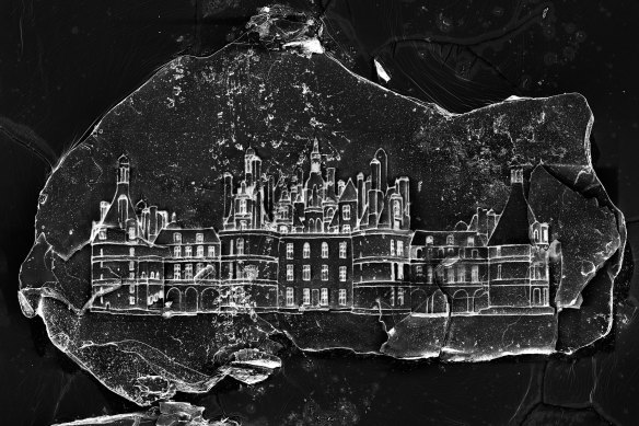 A castle etched onto the surface of an individual grain of sand by artists Marcelo Coelho and Vik Muniz.
