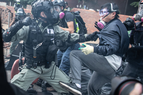 Police arrest protesters at Polytechnic Uni on November 18.