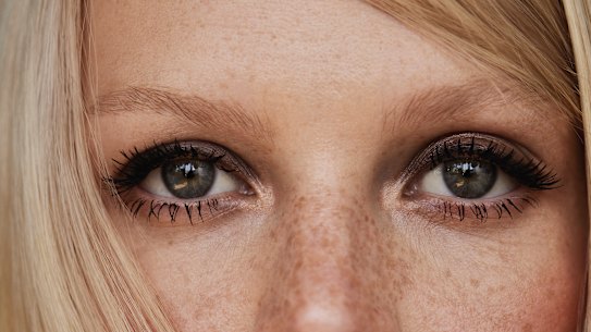 “Cocktailing” is about layering up mascara with as many coats as possible of volumising, curling and lengthening products.