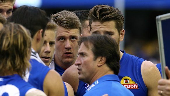 Cause for concern:  Bulldogs coach Luke Beveridge addresses his players at three-quarter time.