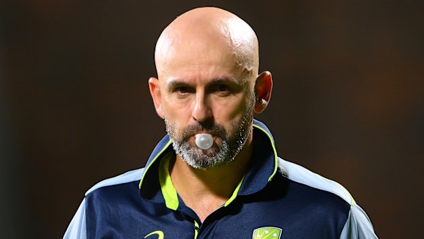 Não é um campista feliz: Nathan Lyon.