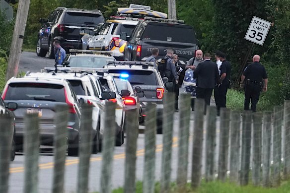 Les premiers intervenants travaillent sur les lieux de la fusillade à North Codurus.