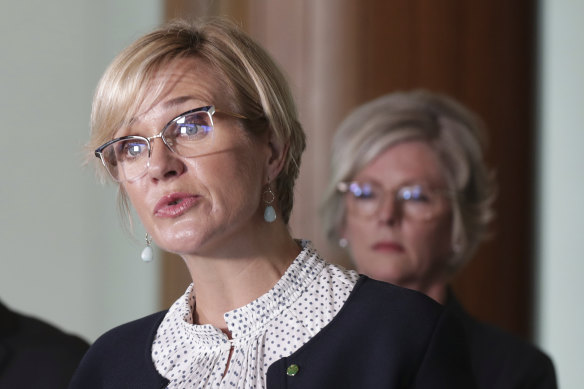 Zali Steggall has crossbench support for her private climate change bill.