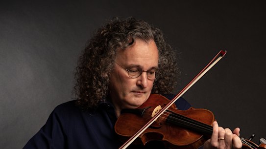 El violinista Martin Hayes dice que la tradición se adapta y evoluciona. 