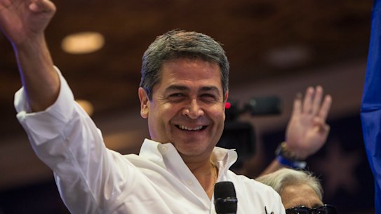 Drug kingpin 'El Chapo' tried to give US$1 million Honduran President Juan Orlando Hernandez, a court has been told.