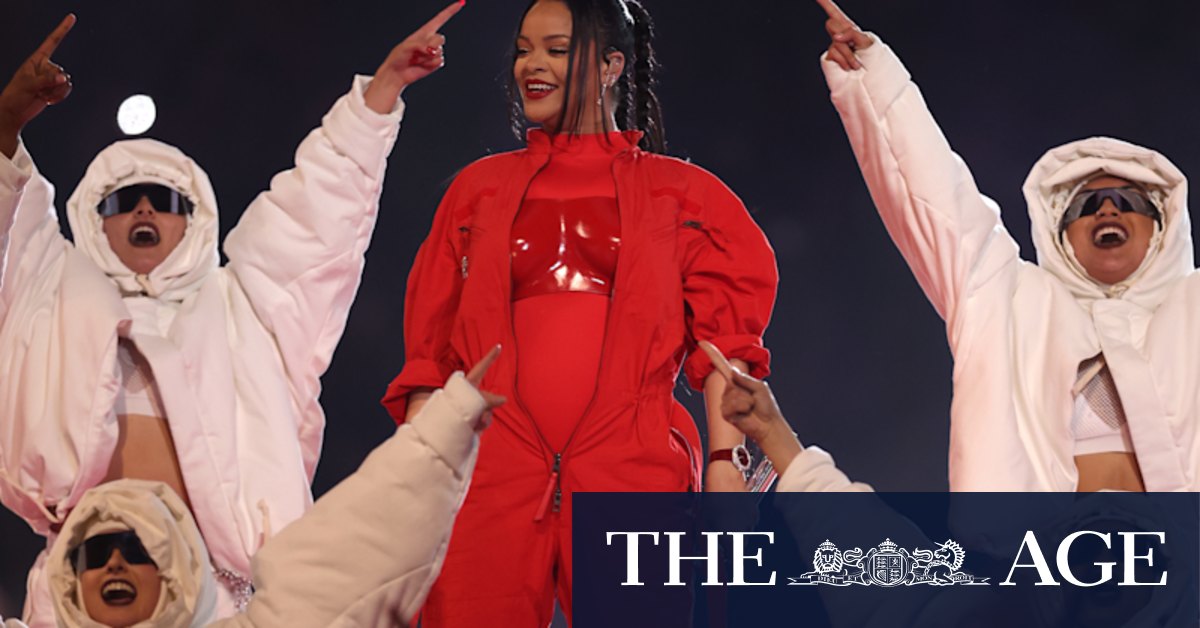 Rihanna's pregnant again, so how will she influence maternity style this time? - Vimarsana News