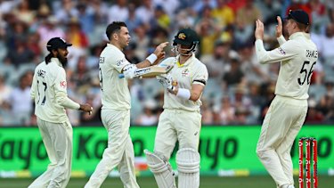 Steve Smith is dismissed by Jimmy Anderson. 