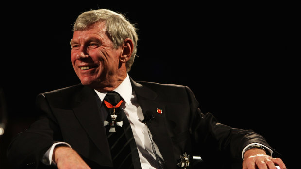 Sir Peter Snell talks to the audience during a New Zealand Olympic Committee dinner in 2009.