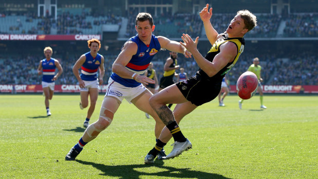 Bulldogs veteran Dale Morris battles Josh Caddy.