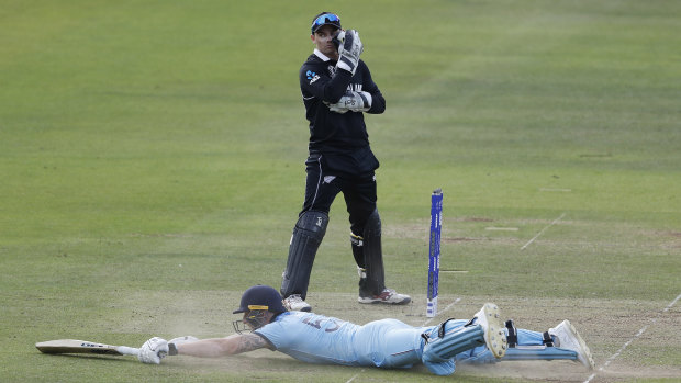 Ben Stokes dives in to make his ground, accidentally knocking the ball to the boundary  with his bat for four overthrows, to make it six runs off the ball.