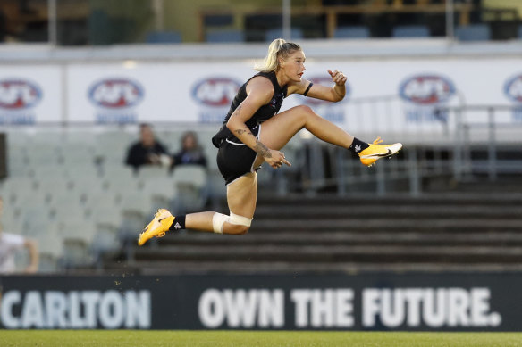 Tayla Harris’ incredible kicking action was on show in a match she struggled to have an impact.