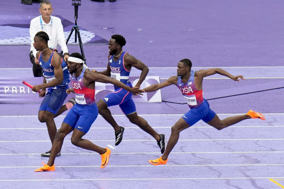 Chris Coleman (right) struggles to hand the baton to US teammate Kenneth Bednarek.