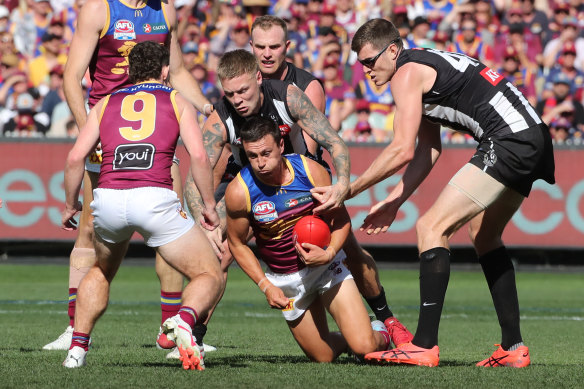 Hugh McCluggage is tackled by Colllingwood’s Jordan De Goey in last year’s grand final.