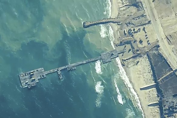 The US military finished installing the floating pier on Thursday (Gaza time).