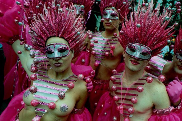 Glitz and theatricality moved on to the street: 1998 Gay Mardi Gras 