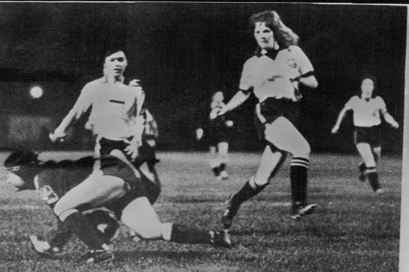 Australian striker Trixie Barry and Pat O’Connor rush the Thailand goalmouth in Hong Kong in 1975.