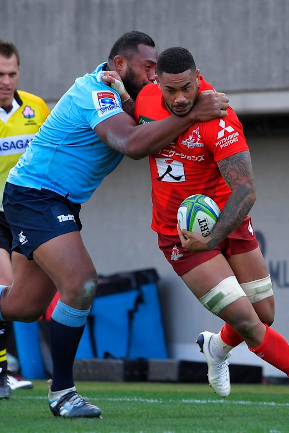 Warren-Vosayaco tackled by Sekope Kepu in a Sunwolves-Waratahs clash in 2019.