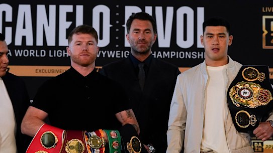 Eddie Hearn poses between Canelo Alvarez and Dmitry Bivol before their title fight in Las Vegas in May.