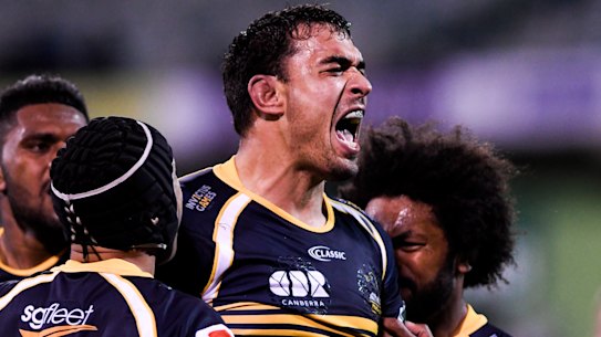 Brumbies' best: Rory Arnold wins Brett Robinson award for Super season