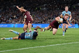 SYDNEY, AUSTRALIA - JULY 09: Tom Dearden of the Maroons scores a try during game three of the Men’s State Of Origin series between New South Wales Blues and Queensland Maroons at Accor Stadium on July 09, 2025 in Sydney, Australia. (Photo by Cameron Spencer/Getty Images)