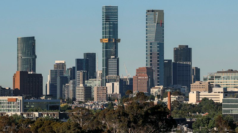 Melbourne heatwave LIVE: Severe weather warning as temperatures to exceed 40 degrees; CFA declares extreme bushfire risk