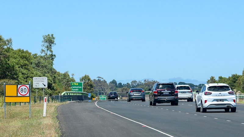 Mornington holidaymakers face unexpected delays as roadworks extended