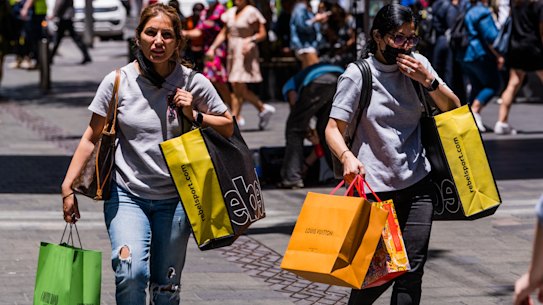Consumer spending dropped 17 per cent in June quarter but ANZ says don’t panic, yet.