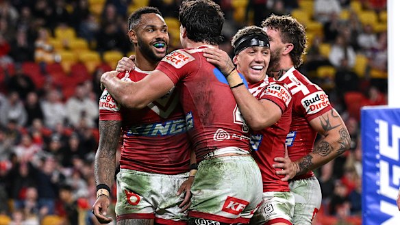 The Dolphins celebrate one of Hamiso Tabuai-Fidow’s tries.