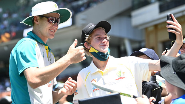 Marnus Labuschagne signs autographs for fans during day three of the second Test in Adelaide.