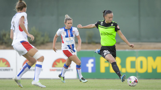 Amy Sayer in action for Canberra United.