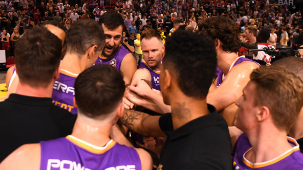 The Sydney Kings wrapped up the minor premiership on Friday night.
