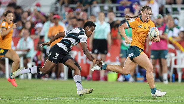 Lily Dick in action for Australia in the final of the Dubai sevens overnight.