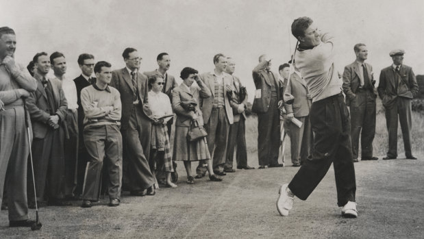 Thomson defends his British Open title at St Andrews in 1955.