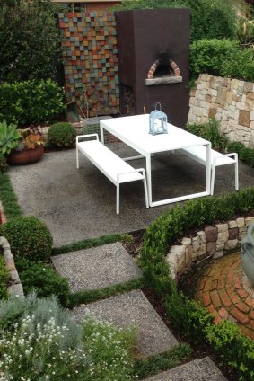 Courtyards are perfect for gardeners short on time and space.

love your garden, march 23 - outdoor rooms story....Jason's own courtyard.
